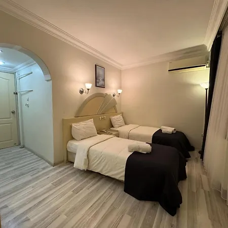 S Celik Royal Hotel *