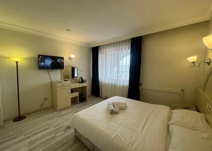 S Celik Royal Hotel *